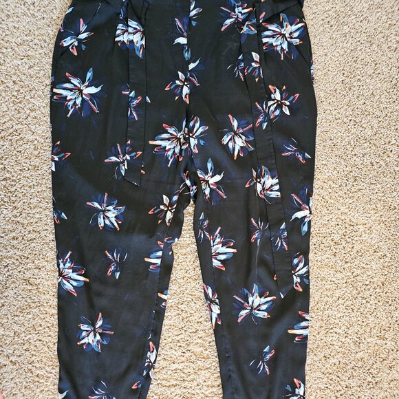 RW & Co Satin Floral Pants with tie waist - Picture 4 of 4
